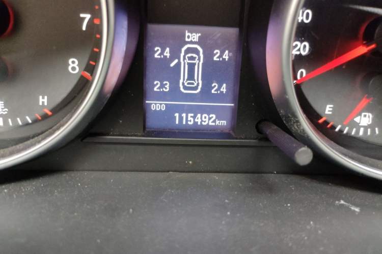 Used Haval H6 2016 Upgraded Model 1.5T Manual Two-Wheel Drive Elite Version Odometer Close Up