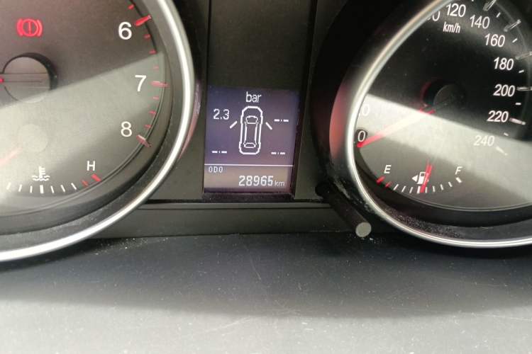 Used Haval H6 2016 Upgraded Model 1.5T Manual Two-Wheel Drive Elite Version Odometer Close Up