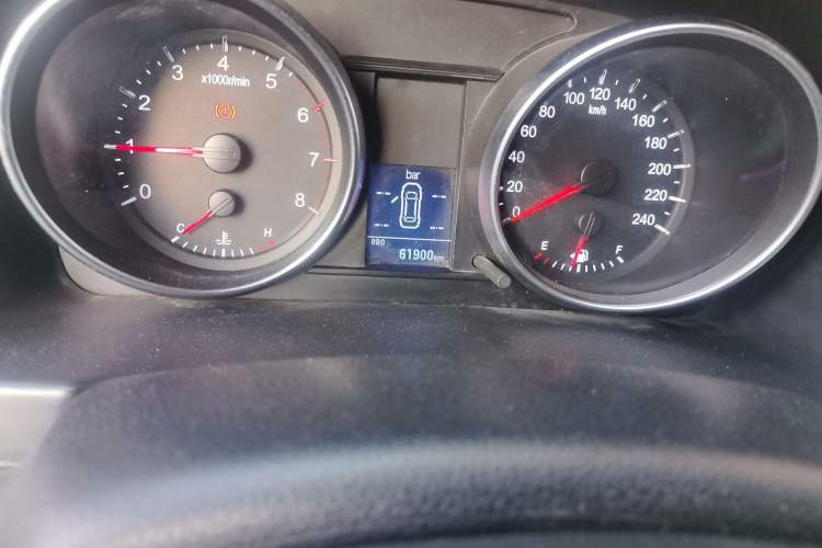 Used Haval H6 2016 Upgraded Model 1.5T Manual Two-Wheel Drive Elite Version Odometer Close Up