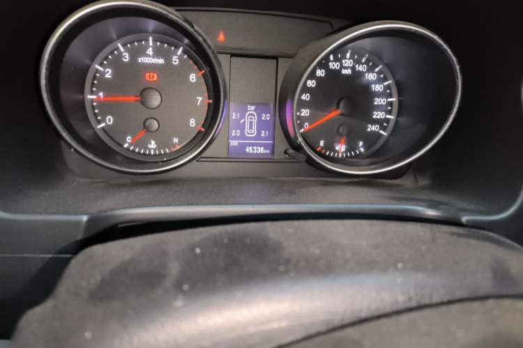 Used Haval H6 2016 Upgraded Model 1.5T Manual Two-Wheel Drive Elite Version Odometer Close Up