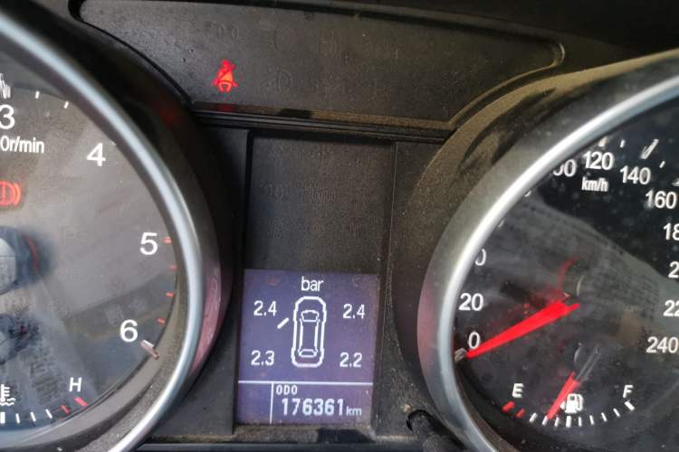 Used Haval H6 2016 Upgraded Model 2.0T Diesel Manual 4x4 Prestige Version China IV Odometer Close Up