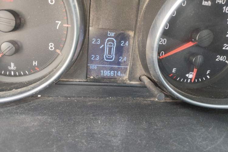 Used Haval H6 2016 Upgraded Model 1.5T Manual Two-Wheel Drive Elite Version Odometer Close Up
