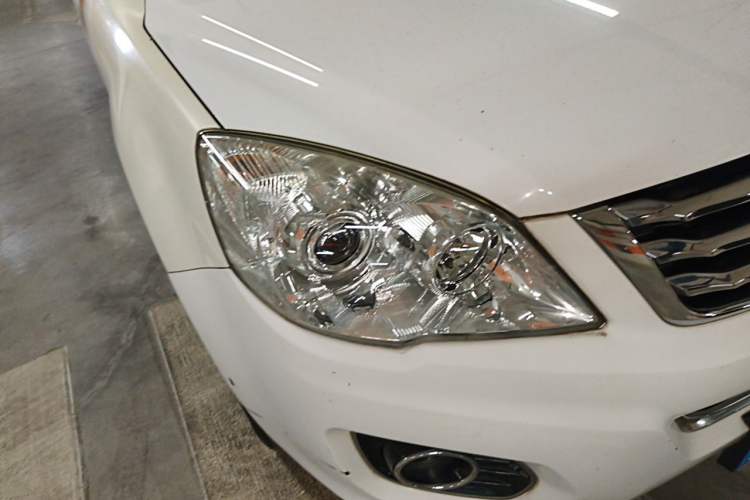 Used Haval H6 2016 Upgraded Model 1.5T Automatic Two-Wheel Drive Elite Version Right Front Headlight