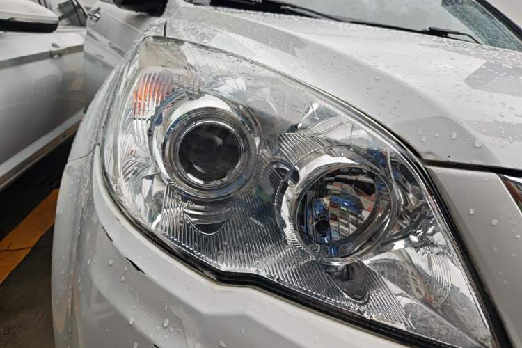 Used Haval H6 2016 Upgraded Model 1.5T Automatic Two-Wheel Drive Elite Version Right Front Headlight