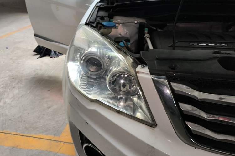 Used Haval H6 2016 Upgraded Model 1.5T Automatic Two-Wheel Drive Elite Version Right Front Headlight