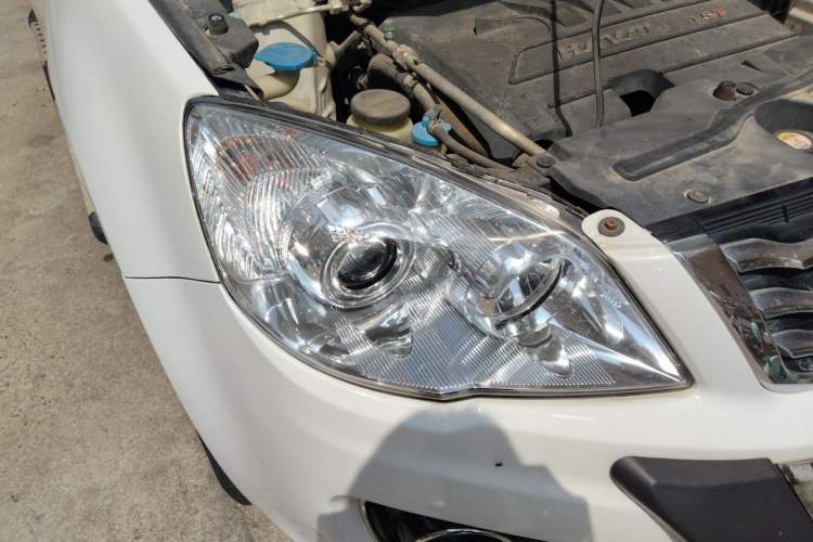 Used Haval H6 2016 Upgraded Model 1.5T Automatic Two-Wheel Drive Elite Version Right Front Headlight