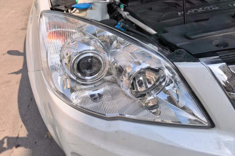 Used Haval H6 2016 Upgraded Model 1.5T Automatic Two-Wheel Drive Elite Version Right Front Headlight