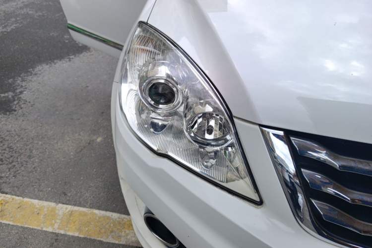 Used Haval H6 2016 Upgraded Model 1.5T Manual Two-Wheel Drive Elite Version Right Front Headlight