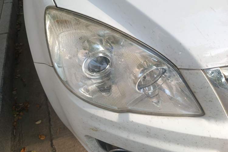 Used Haval H6 2016 Upgraded Model 1.5T Automatic Two-Wheel Drive Elite Version Right Front Headlight