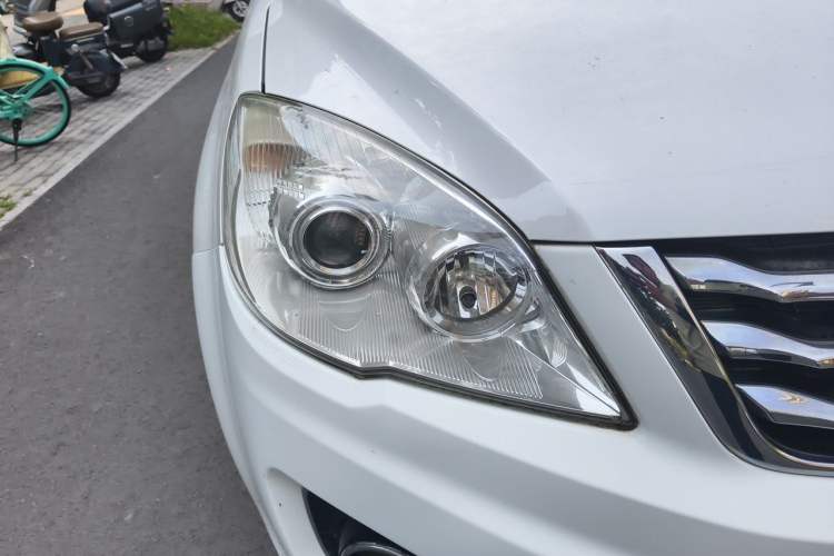 Used Haval H6 2016 Upgraded Model 1.5T Manual Two-Wheel Drive Urban Version Right Front Headlight