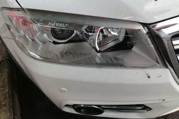 Used Haval H6 2016 Upgraded Model 1.5T Automatic Two-Wheel Drive Elite Version Right Front Headlight