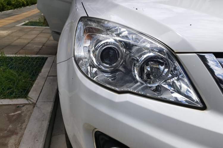 Used Haval H6 2016 Upgraded Model 1.5T Automatic Two-Wheel Drive Elite Version Right Front Headlight