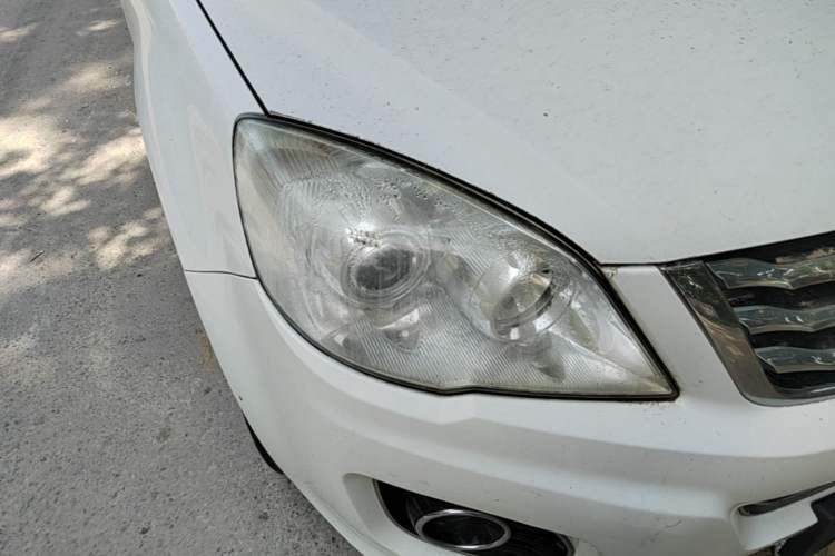 Used Haval H6 2016 Upgraded Model 1.5T Manual Two-Wheel Drive Elite Version Right Front Headlight