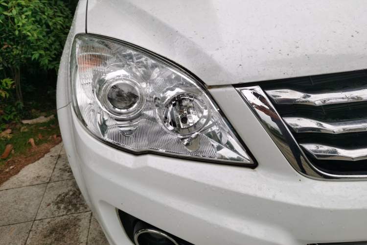 Used Haval H6 2016 Upgraded Model 1.5T Automatic Two-Wheel Drive Elite Version Right Front Headlight