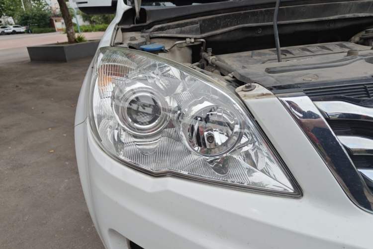 Used Haval H6 2016 Upgraded Model 1.5T Manual Two-Wheel Drive Elite Version Right Front Headlight