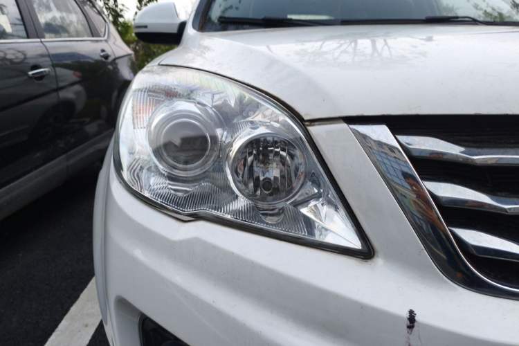 Used Haval H6 2016 Upgraded Model 1.5T Manual Two-Wheel Drive Value Edition Right Front Headlight