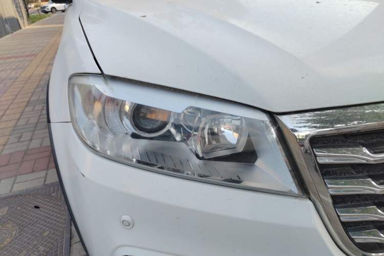 Used Haval H6 2016 Upgraded Model 1.5T Automatic Two-Wheel Drive Elite Version Right Front Headlight