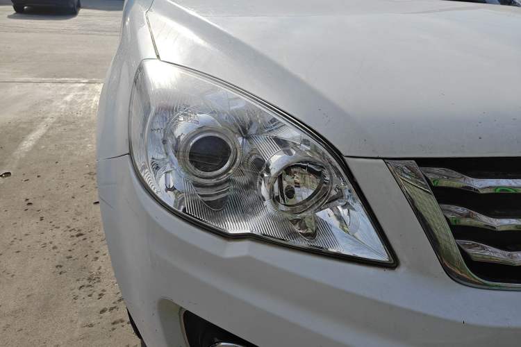 Used Haval H6 2016 Upgraded Model 1.5T Manual Two-Wheel Drive Elite Version Right Front Headlight