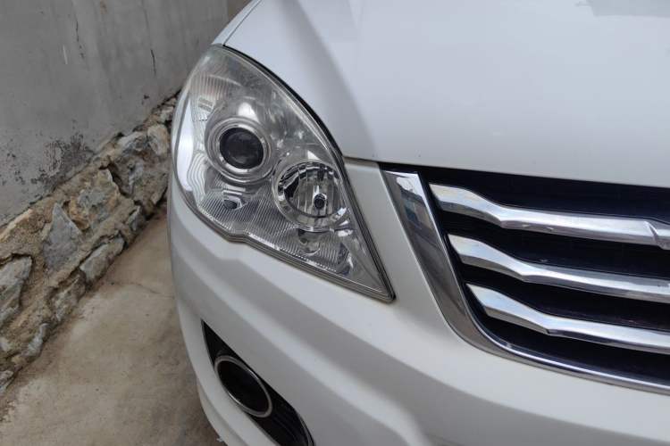 Used Haval H6 2016 Upgraded Model 1.5T Automatic Two-Wheel Drive Elite Version Right Front Headlight