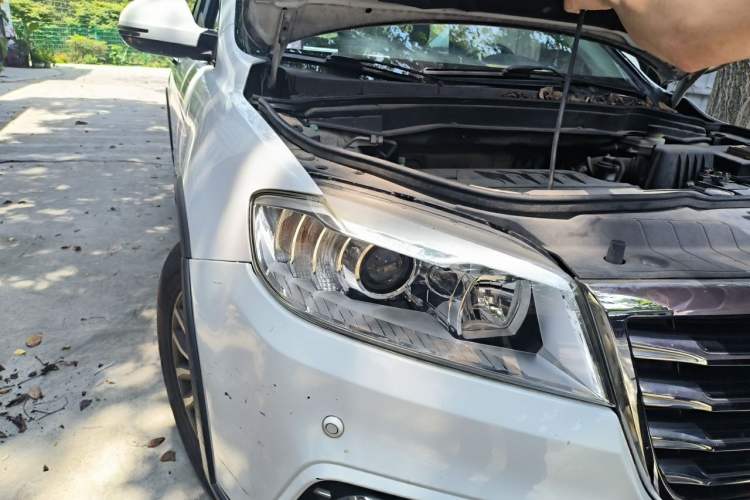 Used Haval H6 2016 Upgraded Model 1.5T Automatic Two-Wheel Drive Elite Version Right Front Headlight