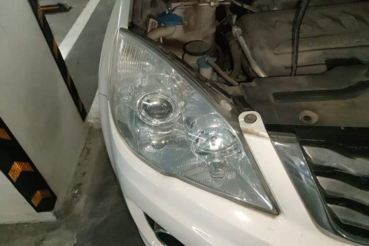 Used Haval H6 2016 Upgraded Model 1.5T Automatic Two-Wheel Drive Elite Version Right Front Headlight
