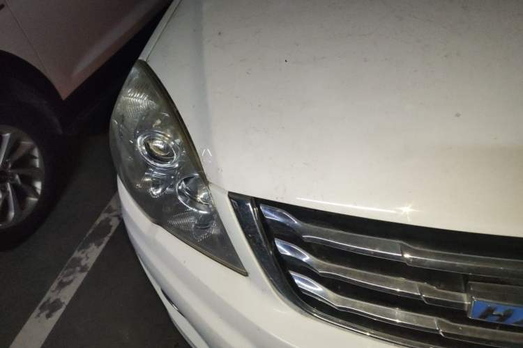 Used Haval H6 2016 Upgraded Model 1.5T Automatic Two-Wheel Drive Elite Version Right Front Headlight