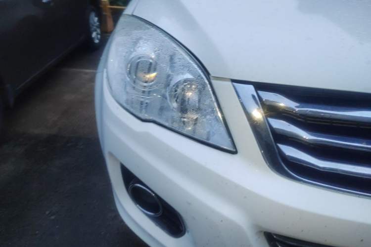 Used Haval H6 2016 Upgraded Model 1.5T Automatic Two-Wheel Drive Elite Version Right Front Headlight