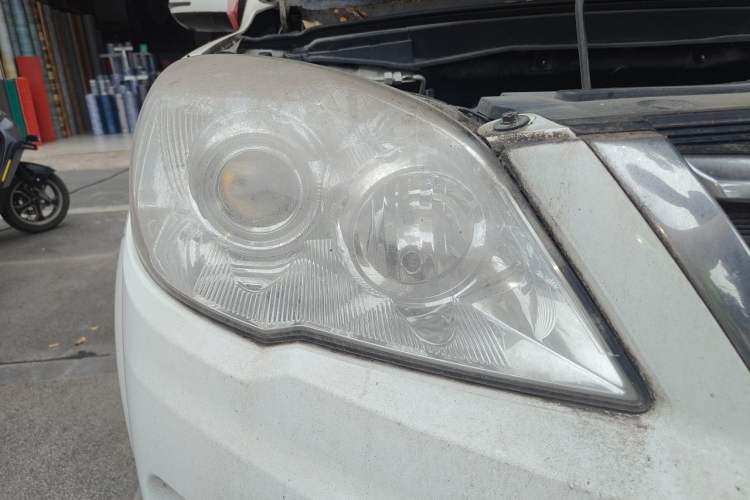 Used Haval H6 2016 Upgraded Model 1.5T Manual Two-Wheel Drive Elite Version Right Front Headlight