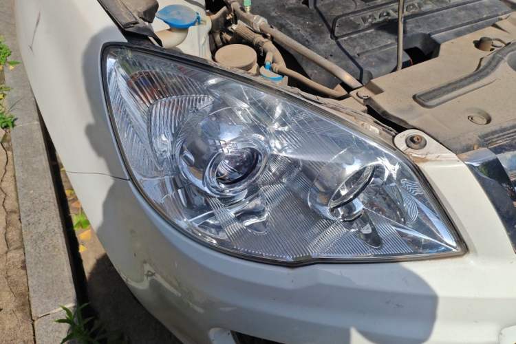 Used Haval H6 2016 Upgraded Model 1.5T Manual Two-Wheel Drive Elite Version Right Front Headlight