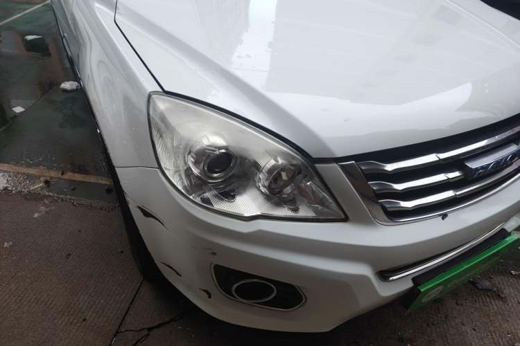 Used Haval H6 2016 Upgraded Model 1.5T Manual Two-Wheel Drive Elite Version Right Front Headlight