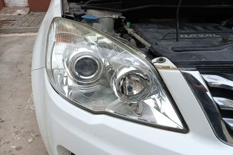 Used Haval H6 2016 Upgraded Model 1.5T Manual Two-Wheel Drive Elite Version Right Front Headlight