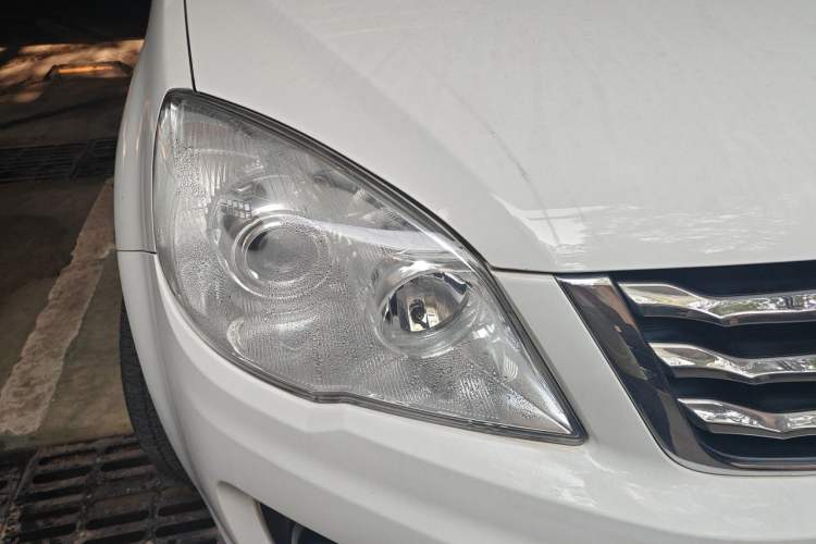 Used Haval H6 2016 Upgraded Model 1.5T Automatic Two-Wheel Drive Elite Version Right Front Headlight