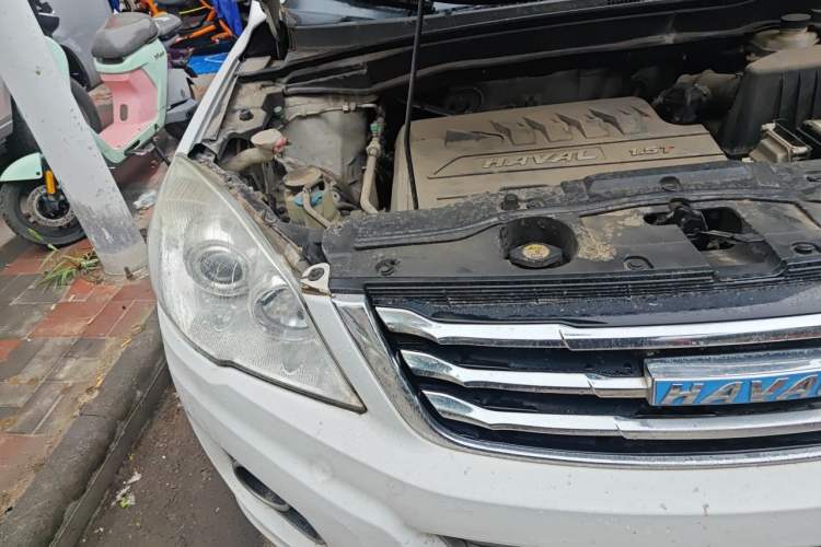 Used Haval H6 2016 Upgraded Model 1.5T Automatic Two-Wheel Drive Elite Version Right Front Headlight