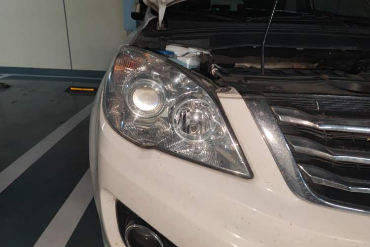 Used Haval H6 2016 Upgraded Model 1.5T Manual Two-Wheel Drive Elite Version Right Front Headlight