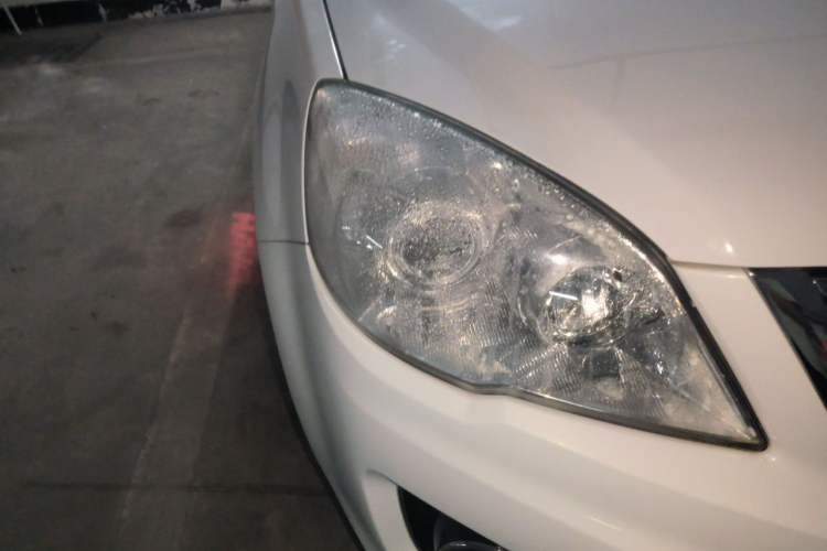 Used Haval H6 2016 Upgraded Model 1.5T Automatic Two-Wheel Drive Elite Version Right Front Headlight