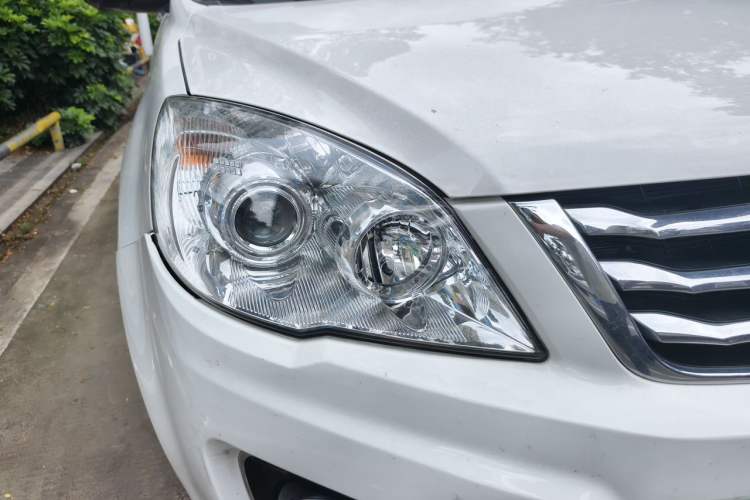 Used Haval H6 2016 Upgraded Model 1.5T Automatic Two-Wheel Drive Elite Version Right Front Headlight