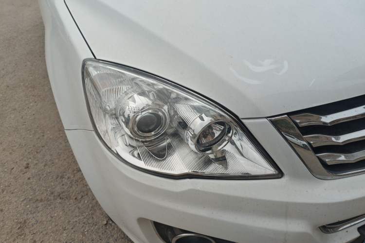 Used Haval H6 2016 Upgraded Model 1.5T Manual Two-Wheel Drive Urban Version Right Front Headlight