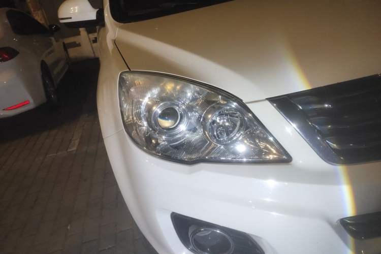 Used Haval H6 2016 Upgraded Model 1.5T Manual Two-Wheel Drive Elite Version Right Front Headlight