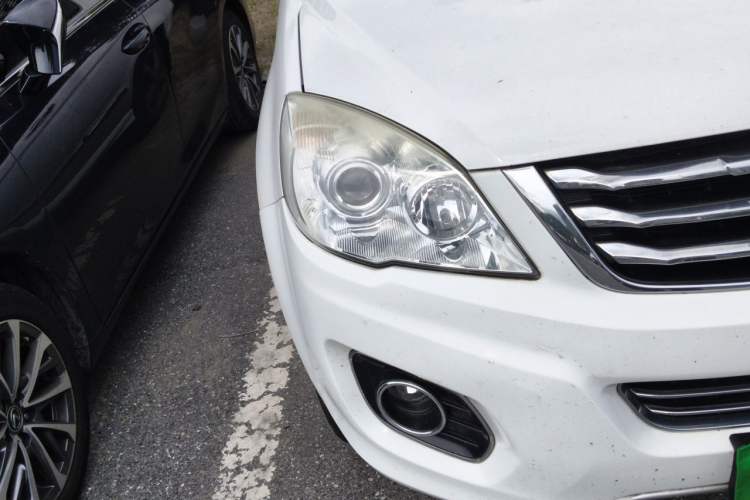 Used Haval H6 2016 Upgraded Model 1.5T Manual Two-Wheel Drive Elite Version Right Front Headlight
