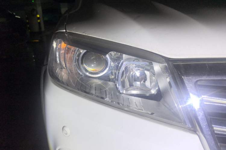 Used Haval H6 2016 Upgraded Model 1.5T Manual Two-Wheel Drive Prestige Version Right Front Headlight
