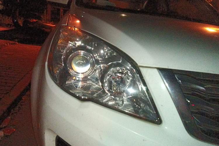 Used Haval H6 2016 Upgraded Model 1.5T Automatic Two-Wheel Drive Elite Version Right Front Headlight