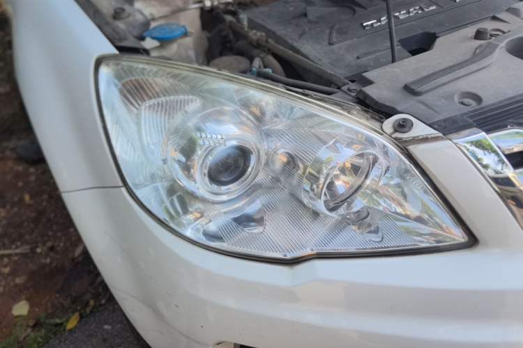 Used Haval H6 2016 Upgraded Model 1.5T Manual Two-Wheel Drive Urban Version Right Front Headlight