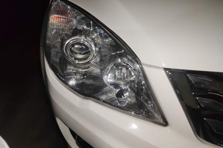 Used Haval H6 2016 Upgraded Model 1.5T Automatic Two-Wheel Drive Elite Version Right Front Headlight