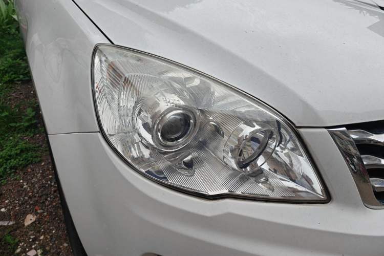 Used Haval H6 2016 Upgraded Model 1.5T Manual Two-Wheel Drive Elite Version Right Front Headlight