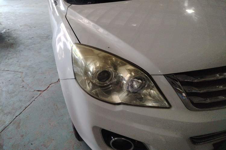 Used Haval H6 2016 Upgraded Model 1.5T Automatic Two-Wheel Drive Elite Version Right Front Headlight