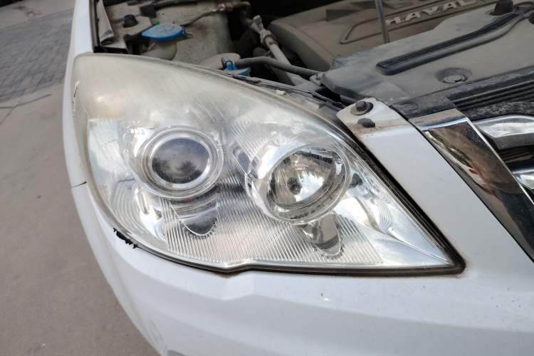 Used Haval H6 2016 Upgraded Model 1.5T Automatic Two-Wheel Drive Elite Version Right Front Headlight