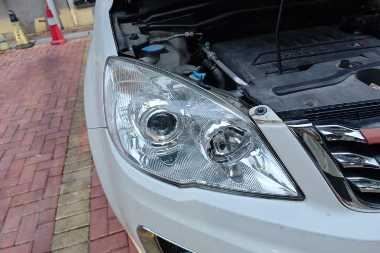 Used Haval H6 2016 Upgraded Model 1.5T Automatic Two-Wheel Drive Elite Version Right Front Headlight