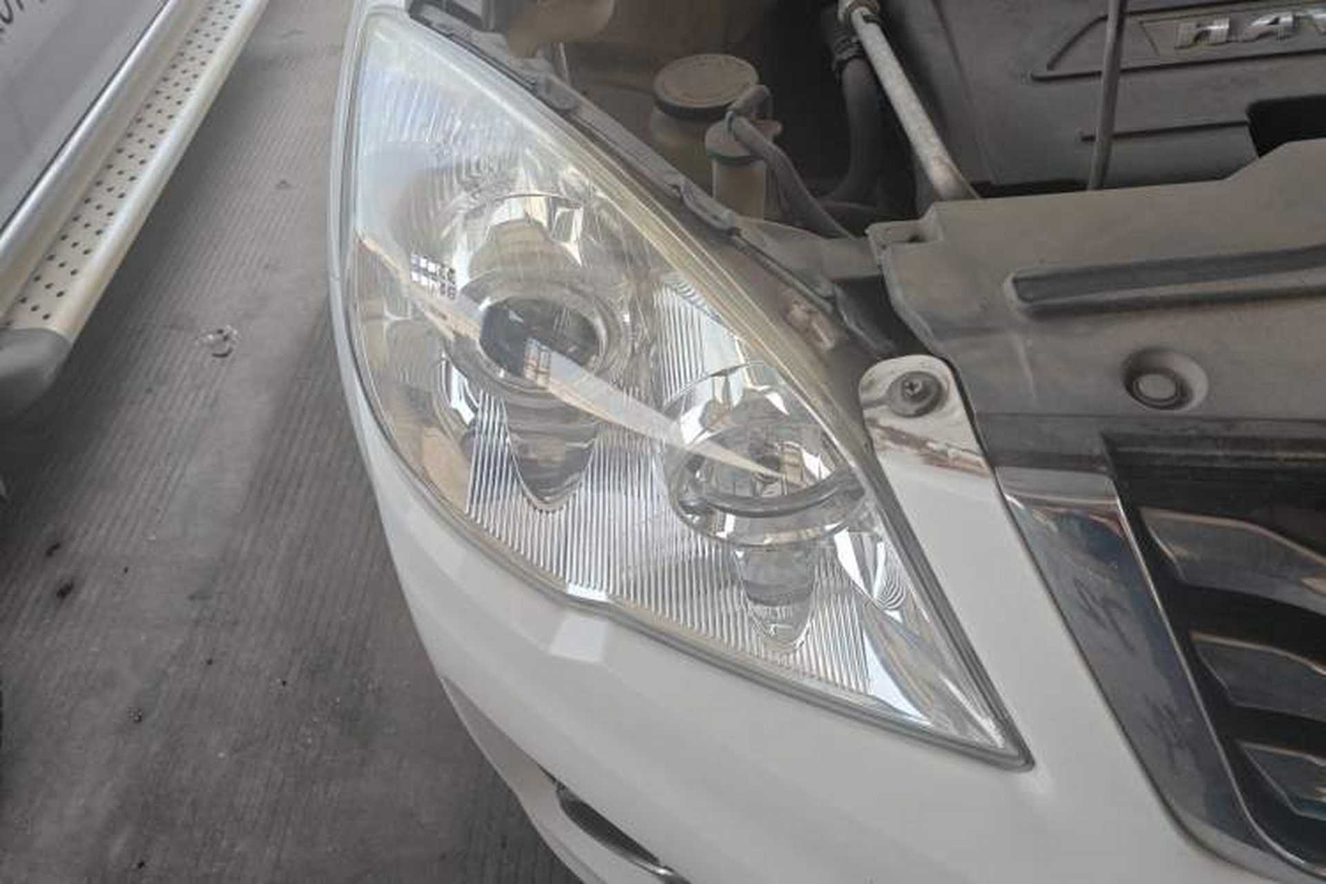 Used Haval H6 2016 Upgraded Model 1.5T Manual Two-Wheel Drive Elite Version Right Front Headlight