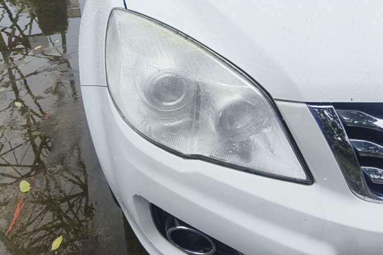 Used Haval H6 2016 Upgraded Model 1.5T Automatic Two-Wheel Drive Elite Version Right Front Headlight
