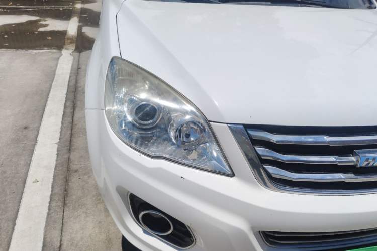 Used Haval H6 2016 Upgraded Model 1.5T Manual Two-Wheel Drive Elite Version Right Front Headlight
